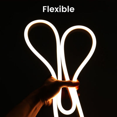 Silicone coberto LED branco quente Neon Flex 24V DC sem fio 8x16mm 120LEDs/m IP65 à prova d'água